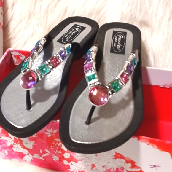 ❤️ Grandco Gem Sandels NWOT ❤️ - Picture 2 of 6